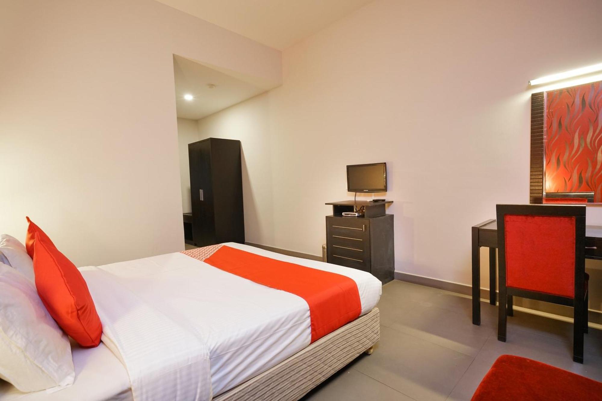 Super Townhouse Mookkannoor Tourist Home Angamaly Extérieur photo