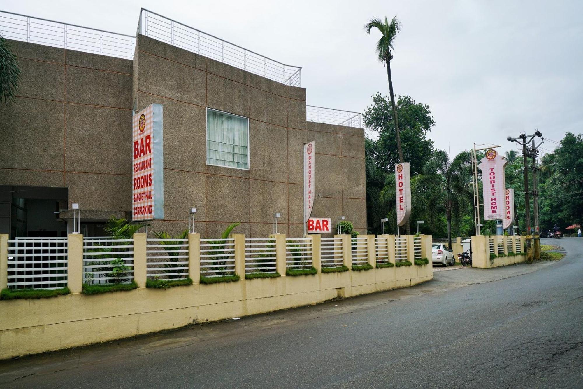 Super Townhouse Mookkannoor Tourist Home Angamaly Extérieur photo